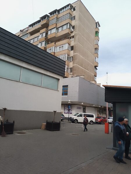 Ramnicu Valcea Central, langa Piata centrala