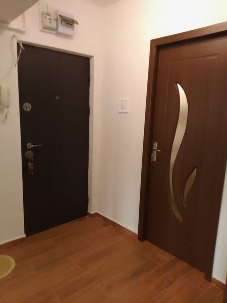 Ramnicu Valcea Central, langa Piata centrala