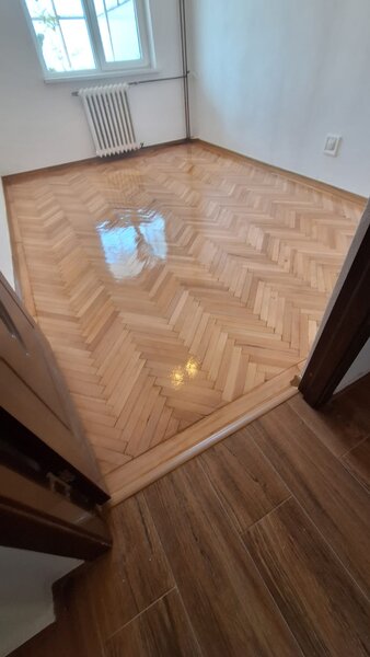 Ramnicu Valcea Central, langa Piata centrala