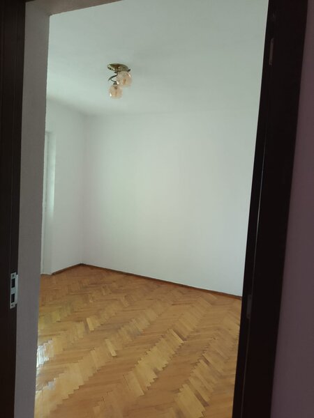 Ramnicu Valcea Central, langa Piata centrala